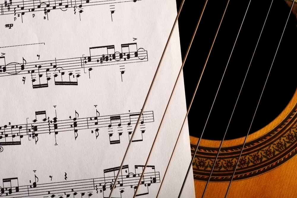 Guitar Learning: with Tablatures or with Music Theory?